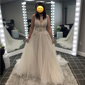 Maggie Sottero Minerva blush Wedding dress- Never Worn!